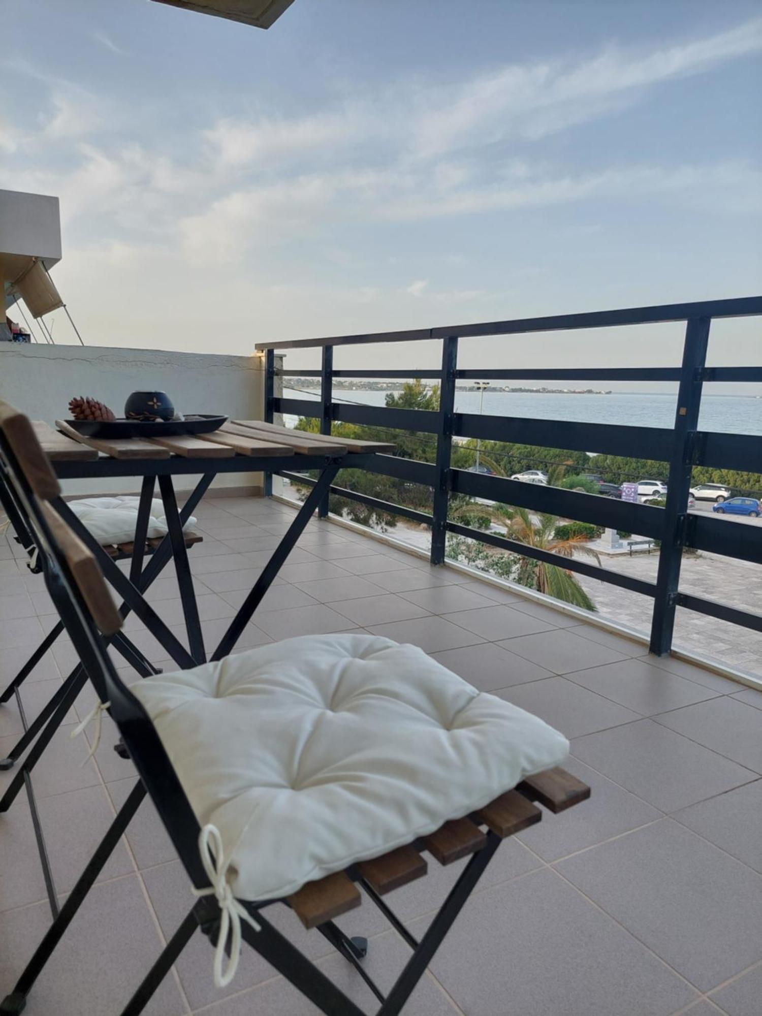 Eleni'S Seafront Apartment Artemida  Exterior foto